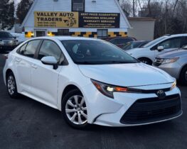 2024 Toyota Corolla LE Sedan 4D