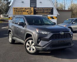 2019 Toyota RAV4 LE Sport Utility 4D