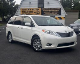 2017 Toyota Sienna XLE Premium Minivan 4D